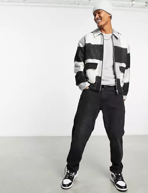 Jaket Harrington dengan tampilan monokrom